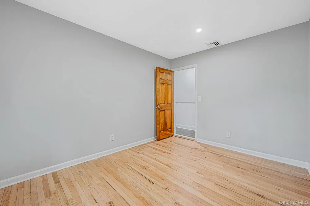 194 Phyllis Drive Patchogue, NY 11772