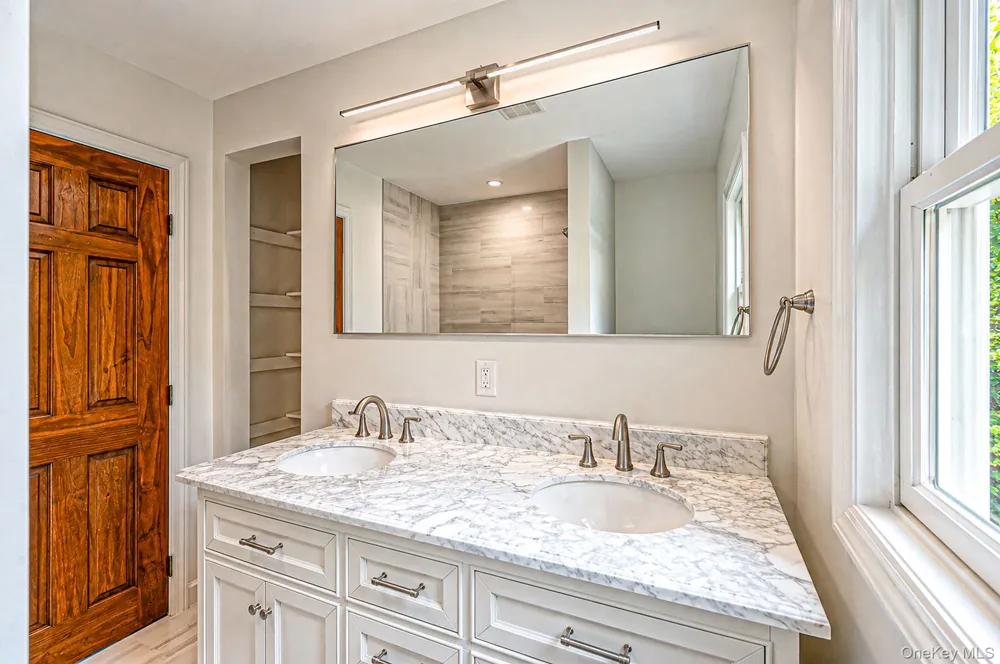 194 Phyllis Drive Patchogue, NY 11772
