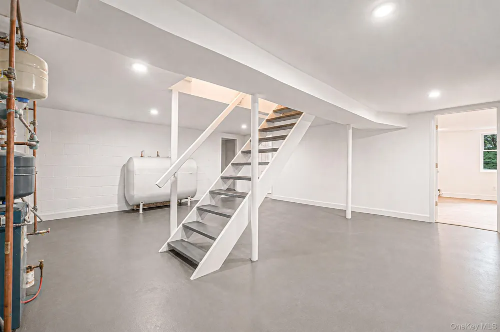 194 Phyllis Drive Patchogue, NY 11772
