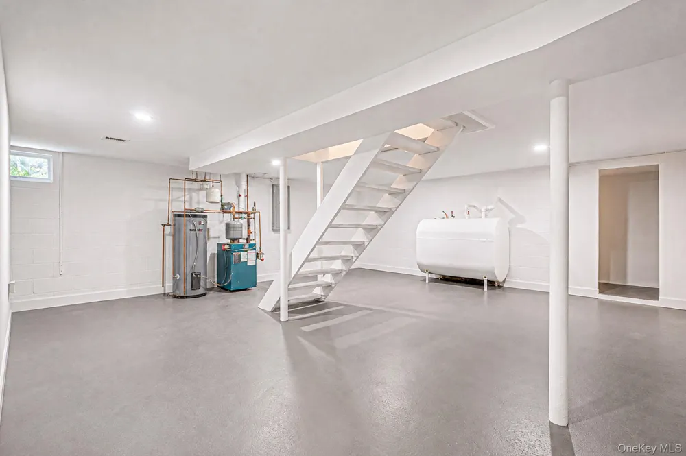 194 Phyllis Drive Patchogue, NY 11772