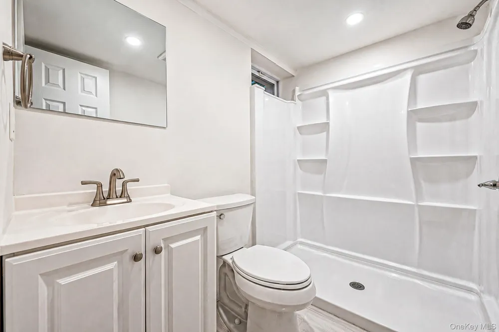 194 Phyllis Drive Patchogue, NY 11772