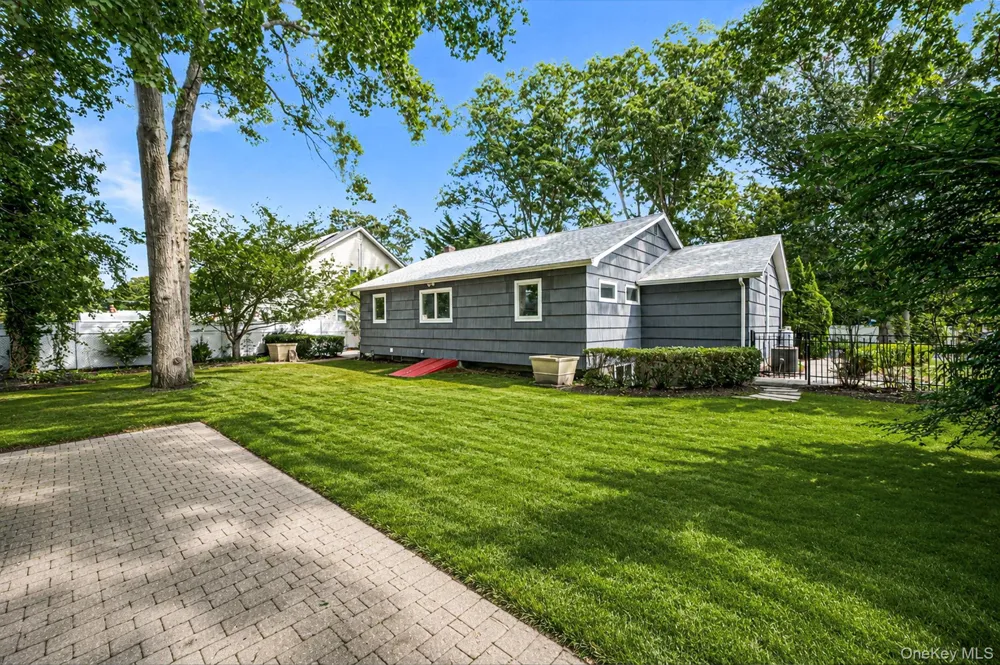 194 Phyllis Drive Patchogue, NY 11772