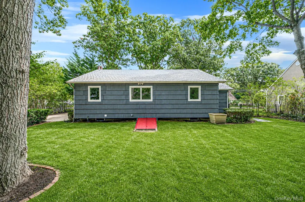 194 Phyllis Drive Patchogue, NY 11772