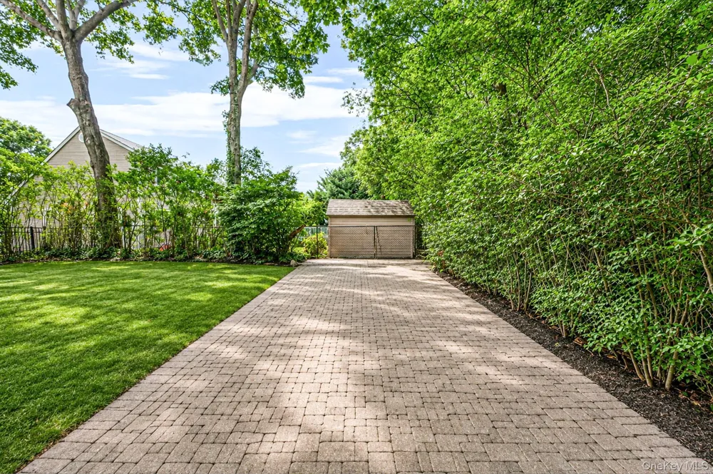 194 Phyllis Drive Patchogue, NY 11772