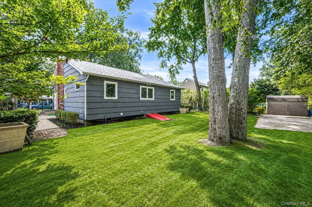 194 Phyllis Drive Patchogue, NY 11772