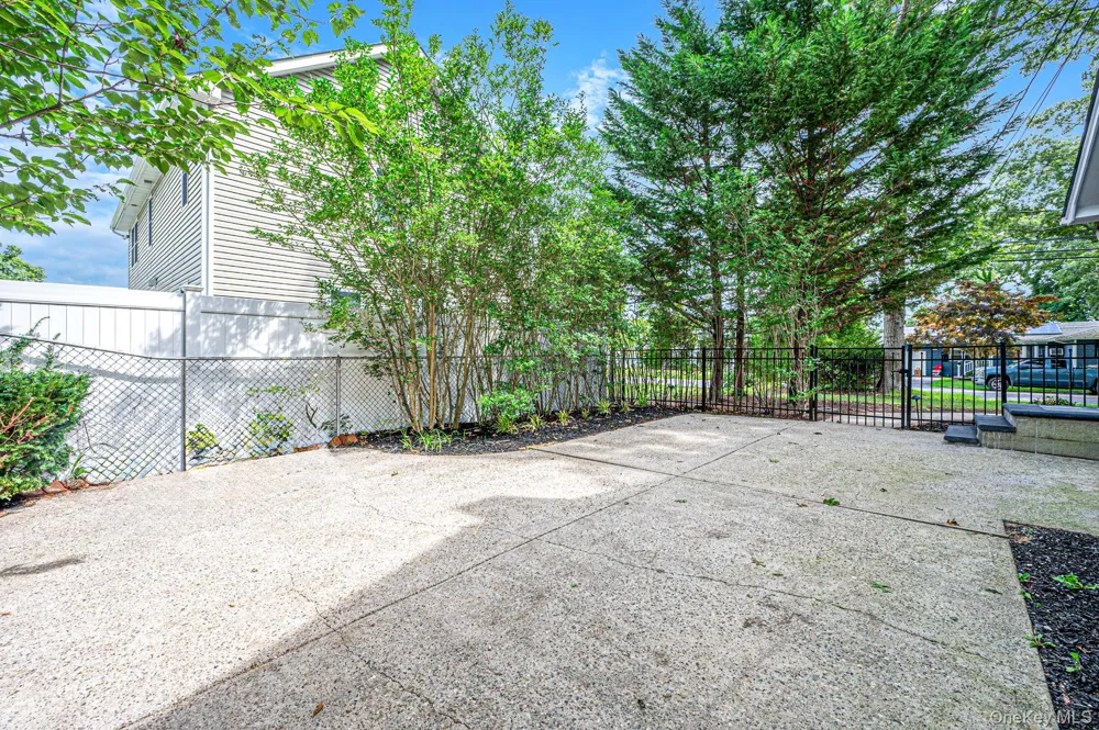 194 Phyllis Drive Patchogue, NY 11772