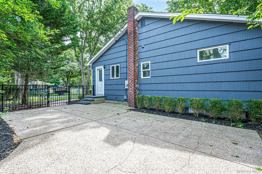 194 Phyllis Drive Patchogue, NY 11772