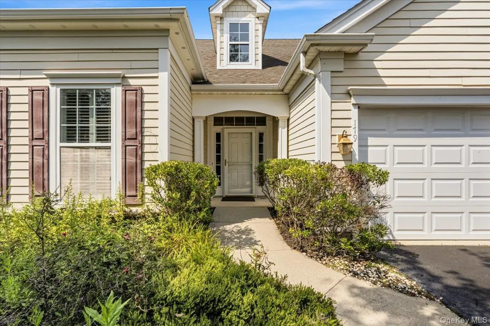 179 Carly Lane Westhampton, NY 11977