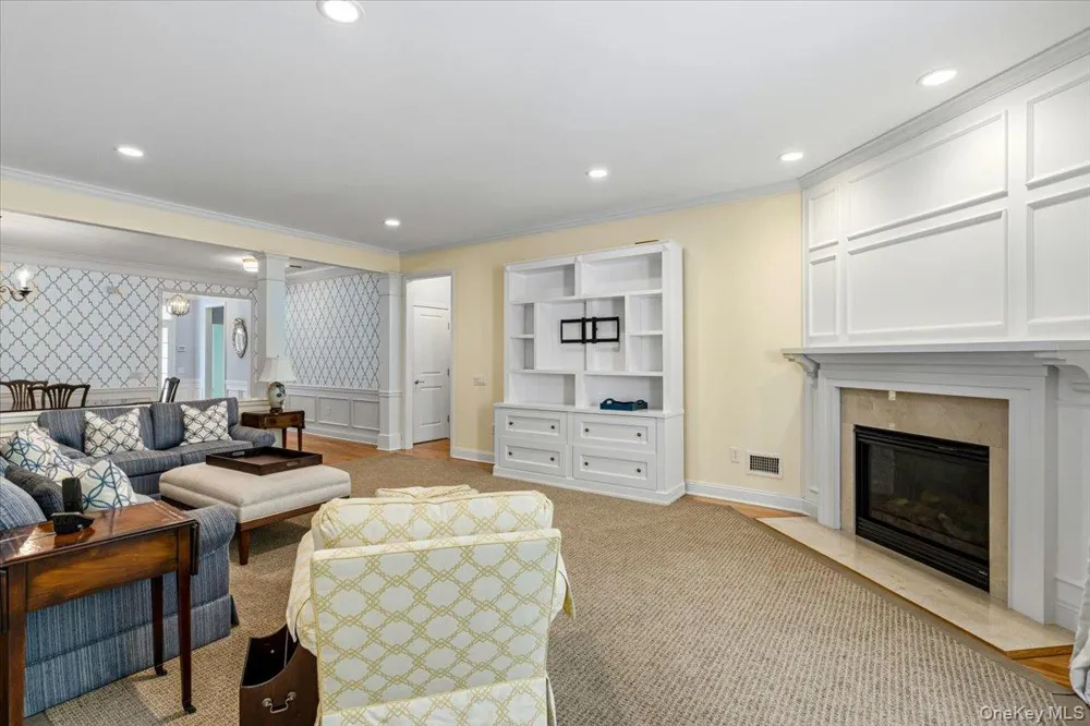 179 Carly Lane Westhampton, NY 11977