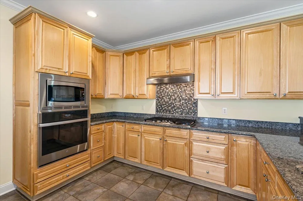 179 Carly Lane Westhampton, NY 11977