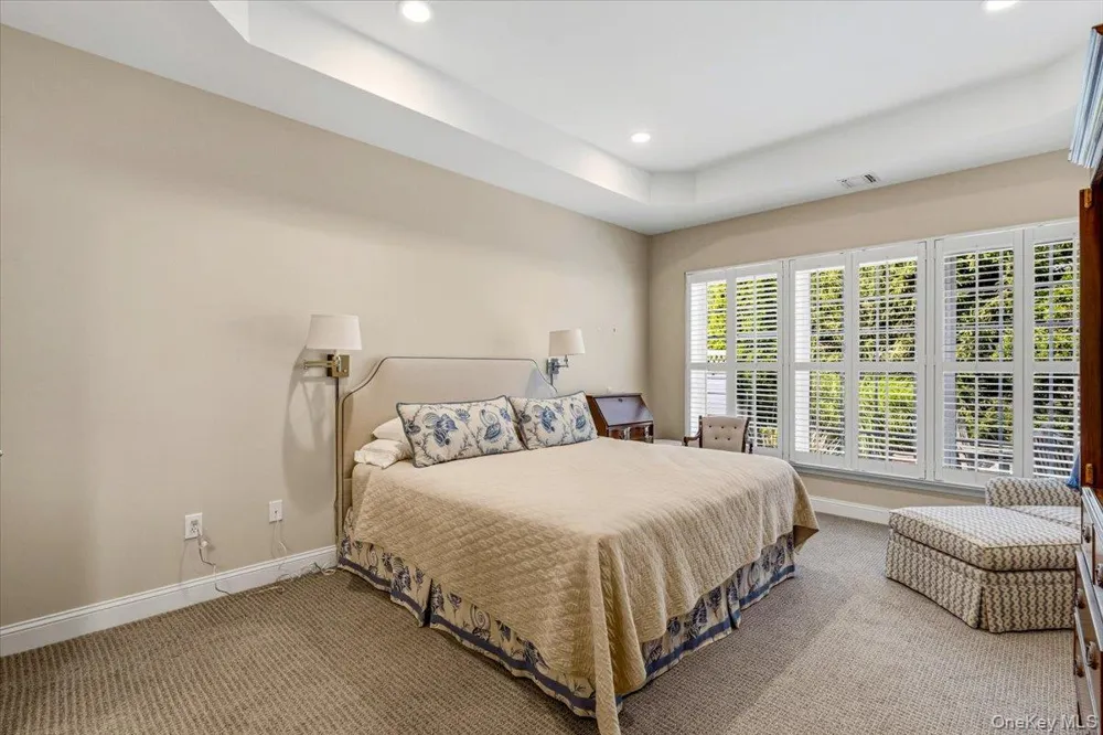 179 Carly Lane Westhampton, NY 11977