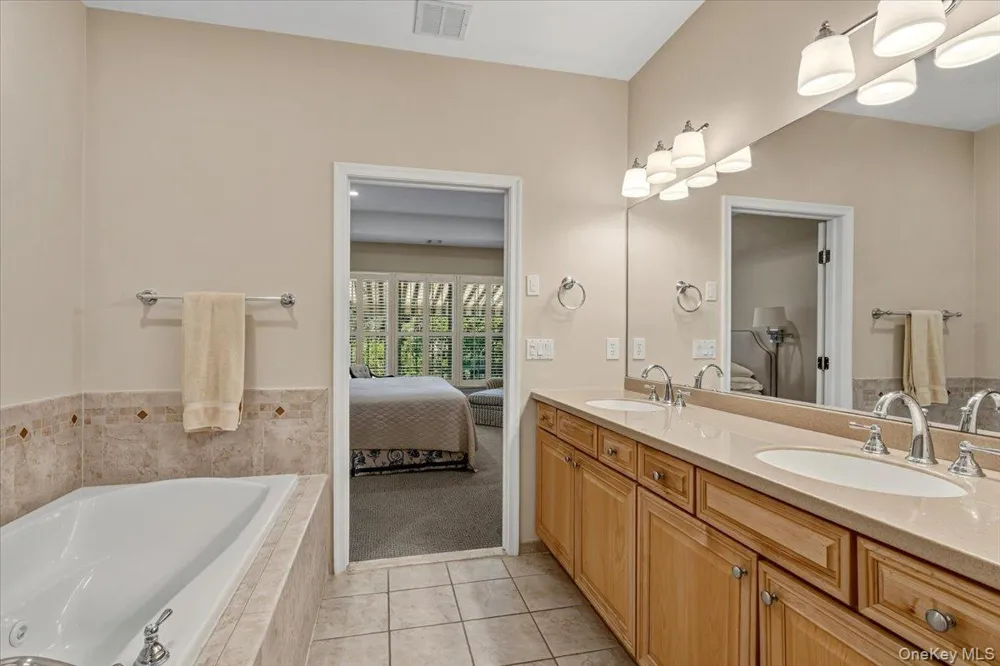 179 Carly Lane Westhampton, NY 11977