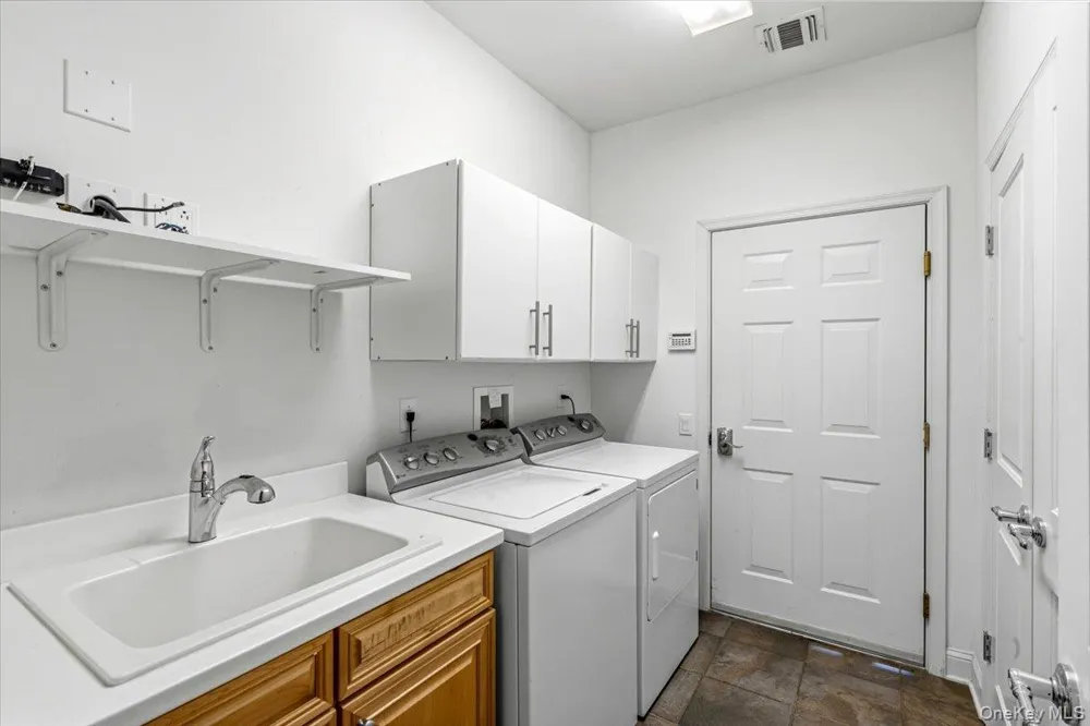 179 Carly Lane Westhampton, NY 11977