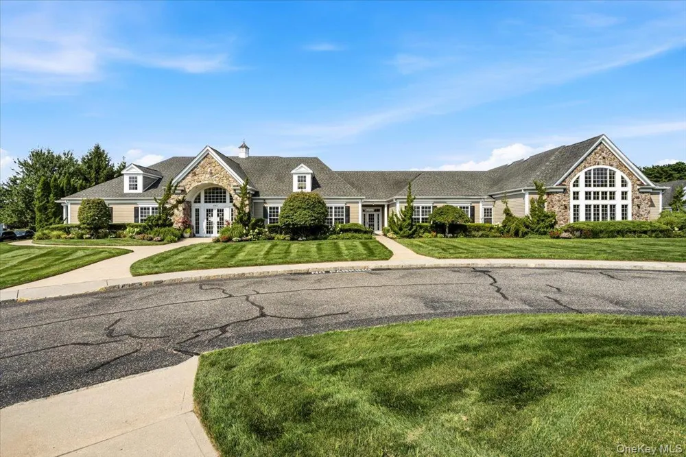 179 Carly Lane Westhampton, NY 11977