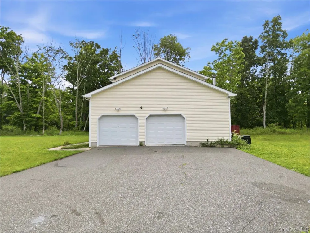 977 Mt Hope Road Middletown, NY 10940