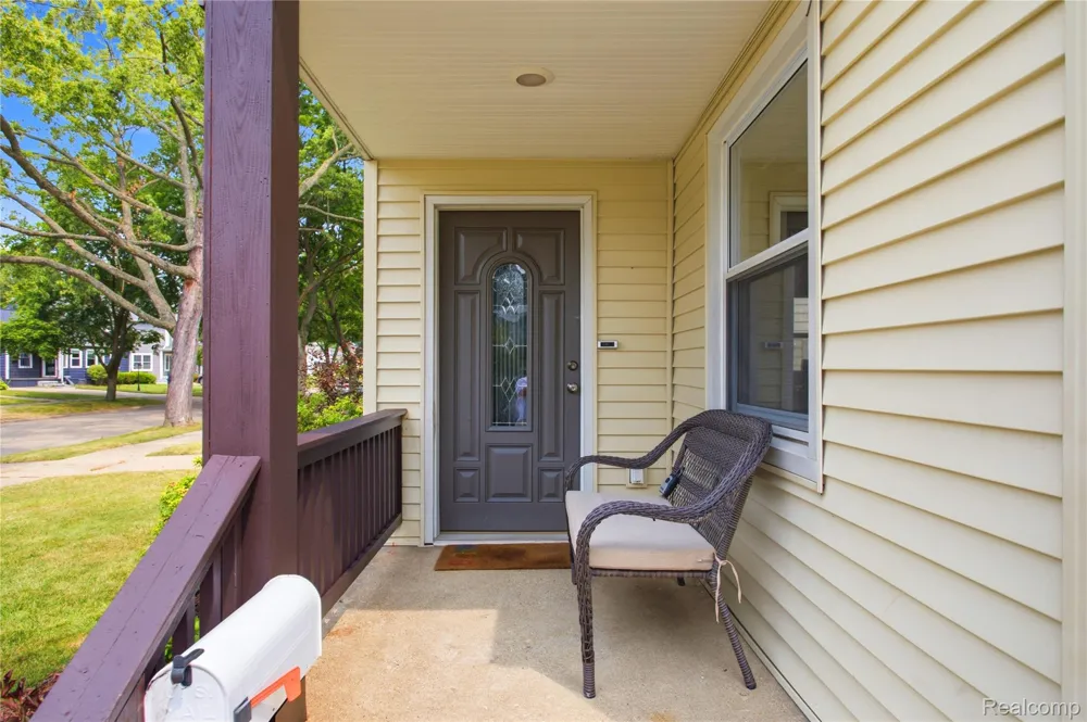 2060 Royal Avenue Berkley City, MI 48072