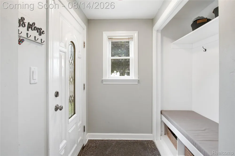 2060 Royal Avenue Berkley City, MI 48072