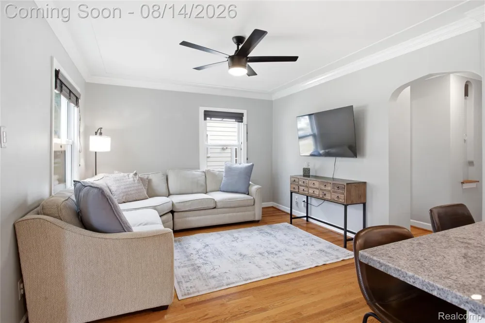 2060 Royal Avenue Berkley City, MI 48072