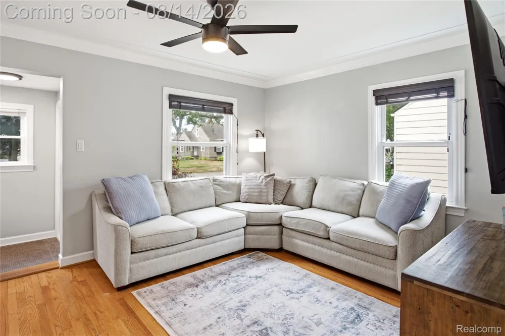 2060 Royal Avenue Berkley City, MI 48072