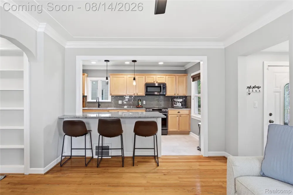 2060 Royal Avenue Berkley City, MI 48072