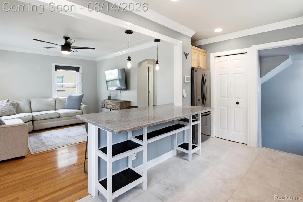 2060 Royal Avenue Berkley City, MI 48072