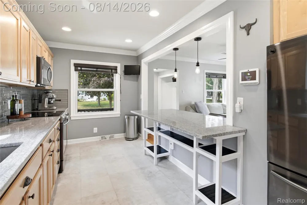 2060 Royal Avenue Berkley City, MI 48072