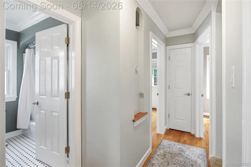 2060 Royal Avenue Berkley City, MI 48072