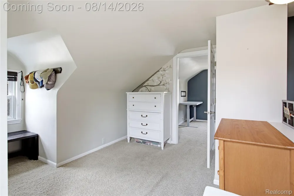 2060 Royal Avenue Berkley City, MI 48072
