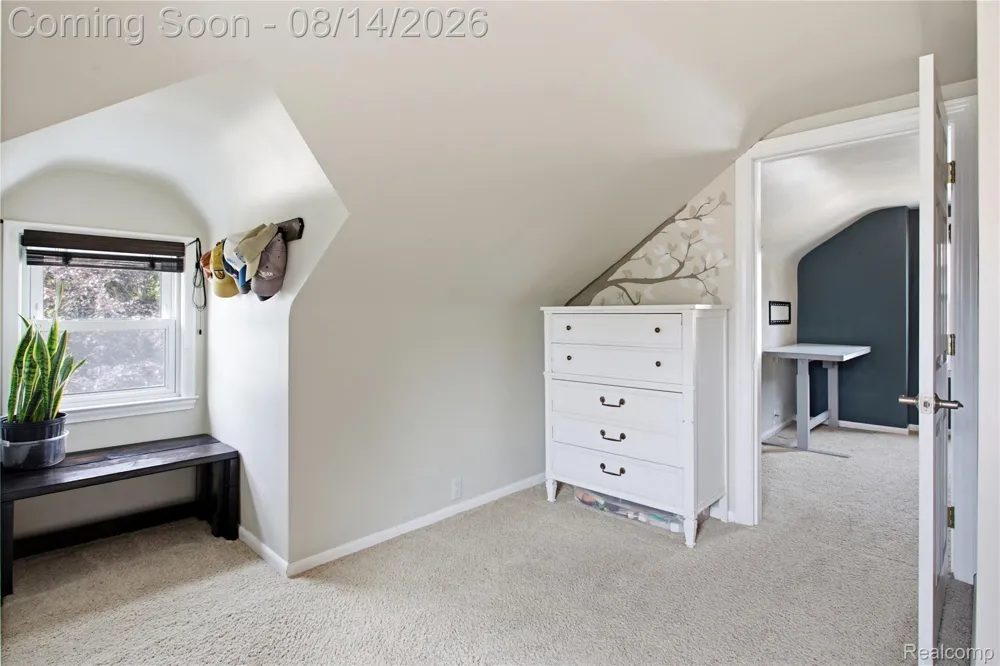 2060 Royal Avenue Berkley City, MI 48072