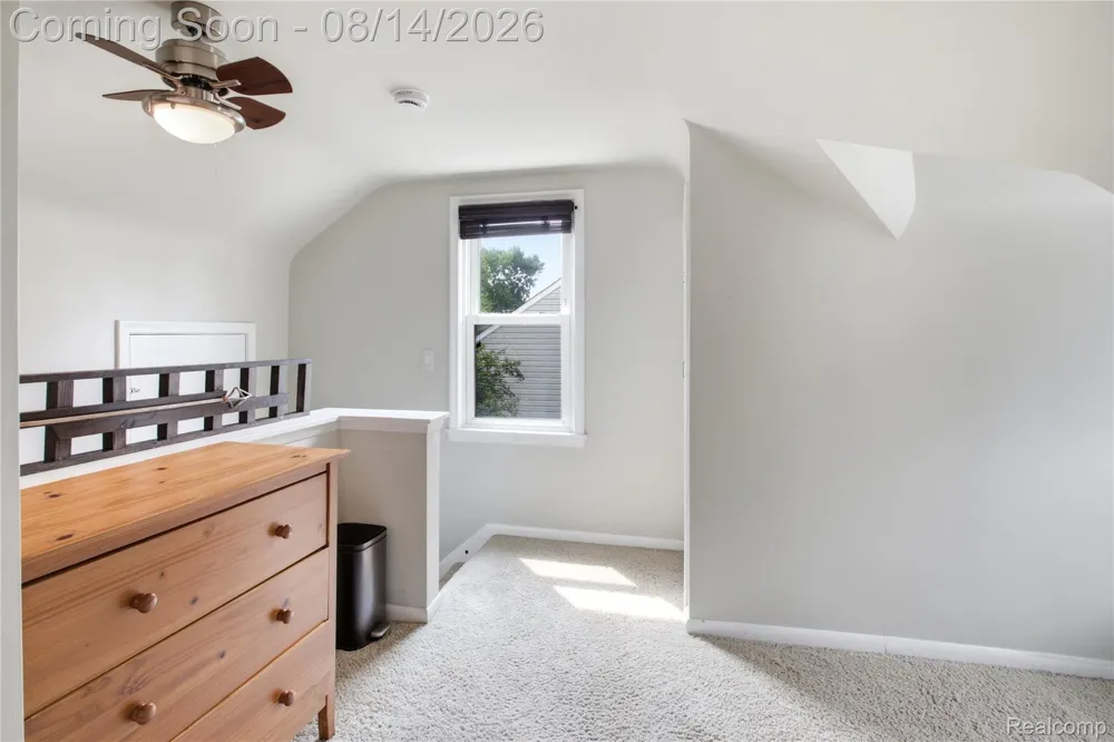 2060 Royal Avenue Berkley City, MI 48072