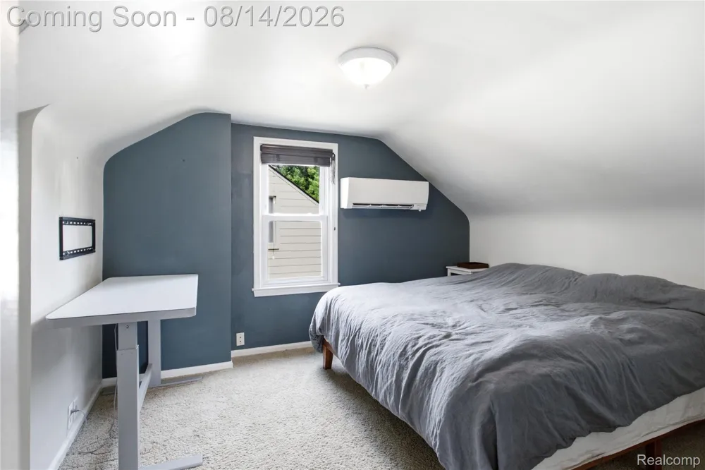 2060 Royal Avenue Berkley City, MI 48072