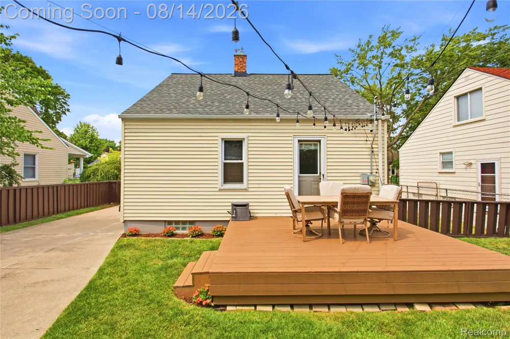 2060 Royal Avenue Berkley City, MI 48072