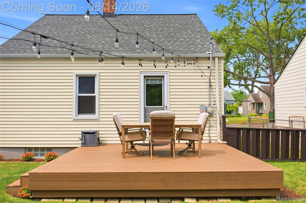 2060 Royal Avenue Berkley City, MI 48072