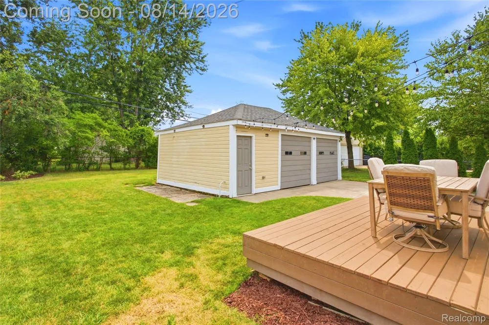 2060 Royal Avenue Berkley City, MI 48072