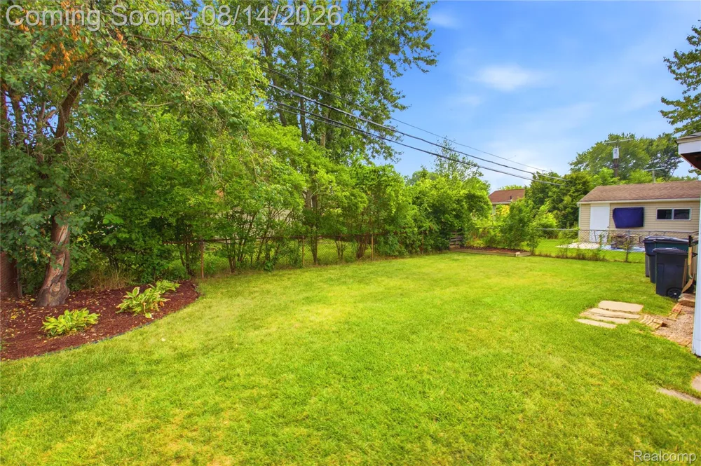 2060 Royal Avenue Berkley City, MI 48072