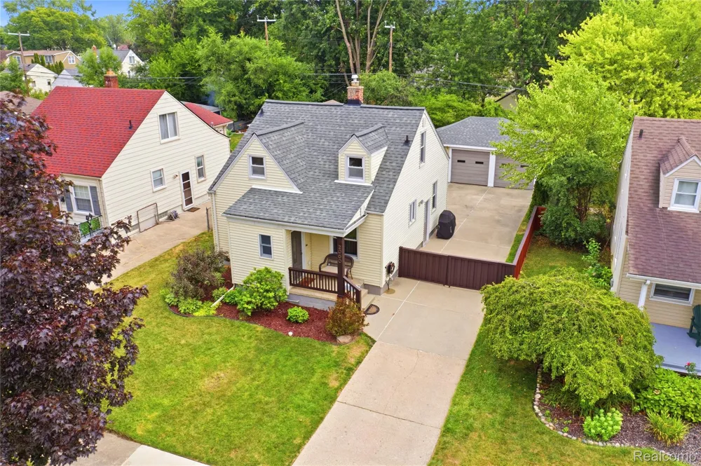 2060 Royal Avenue Berkley City, MI 48072