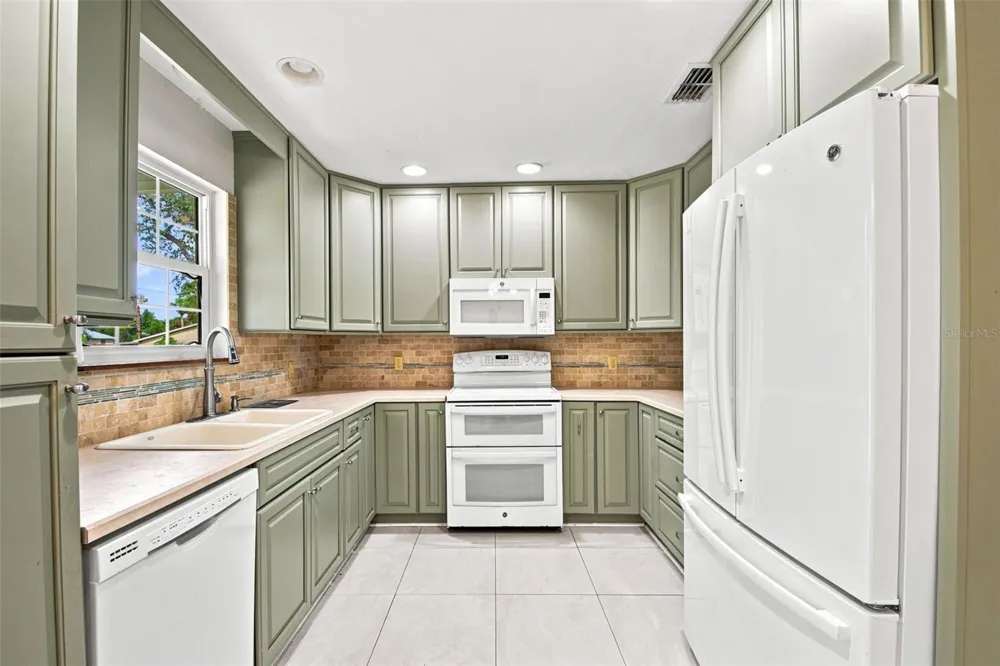 2720 BANYAN DRIVE Edgewater, FL 32141