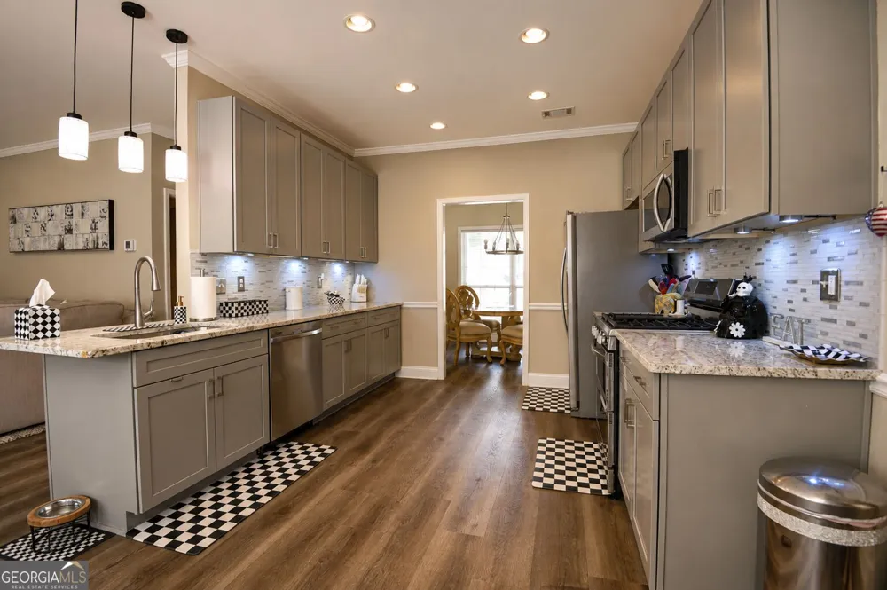205 Leecroft CT Sugar Hill, GA 30518