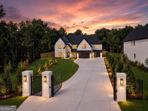 3275 Smithtown RD