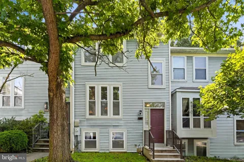 8112 WOODED GLEN COURT
