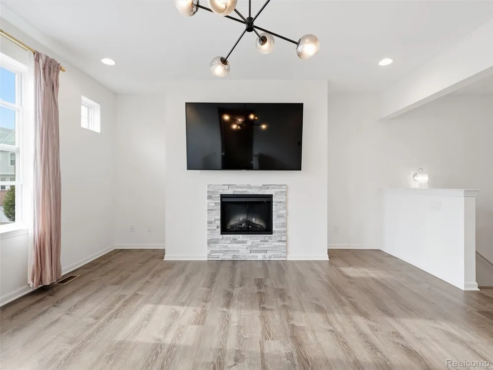 5927 Picall Drive Troy City, MI 48098