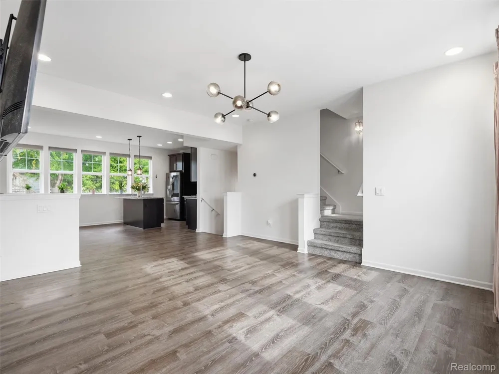 5927 Picall Drive Troy City, MI 48098