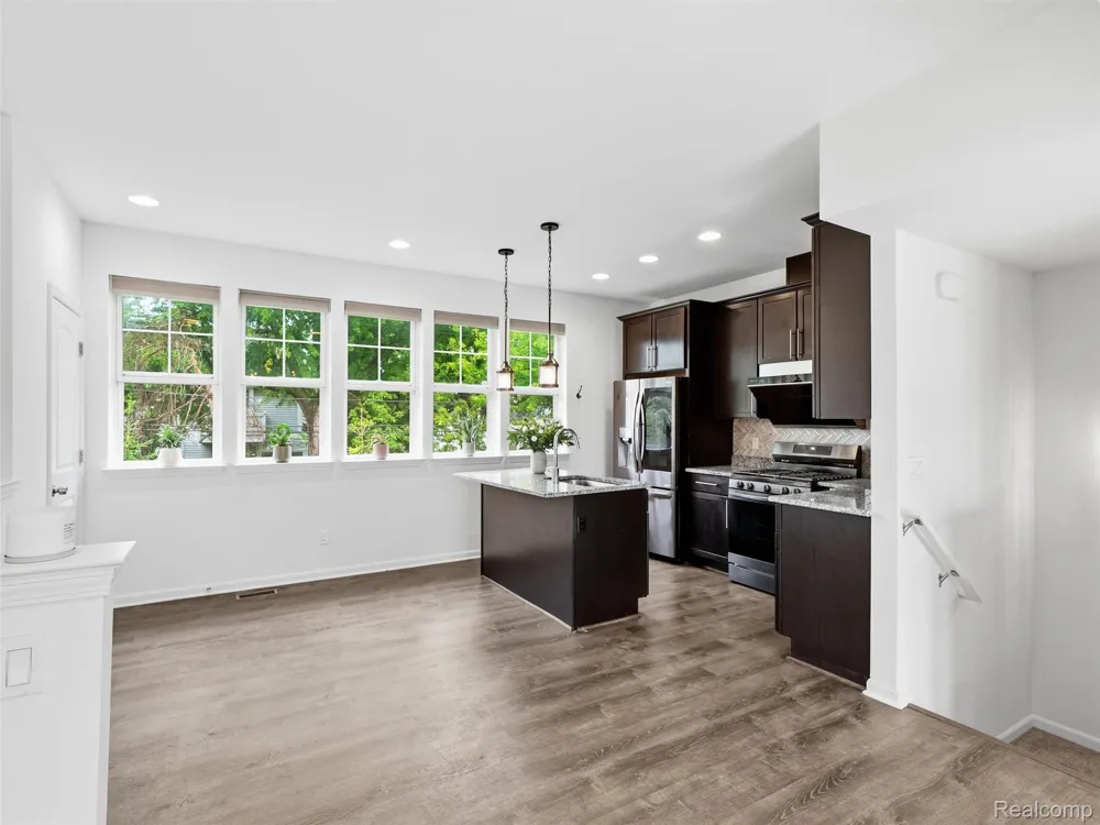 5927 Picall Drive Troy City, MI 48098