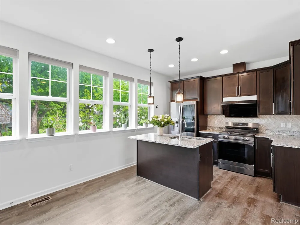 5927 Picall Drive Troy City, MI 48098