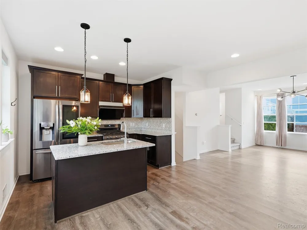 5927 Picall Drive Troy City, MI 48098