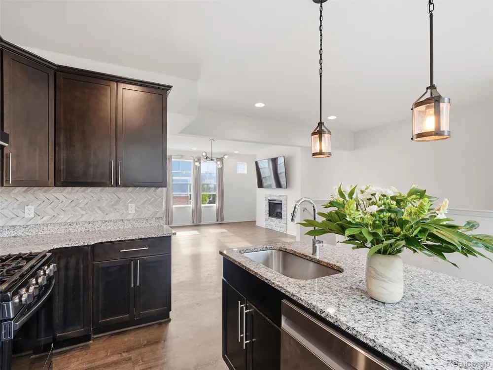 5927 Picall Drive Troy City, MI 48098