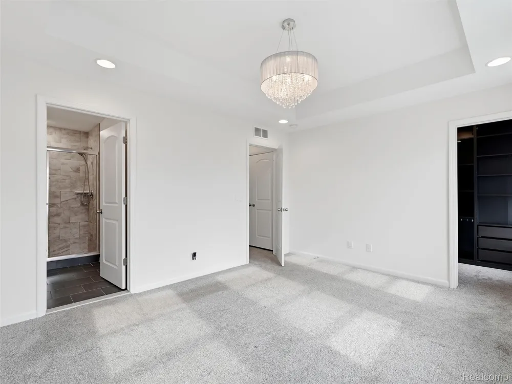 5927 Picall Drive Troy City, MI 48098