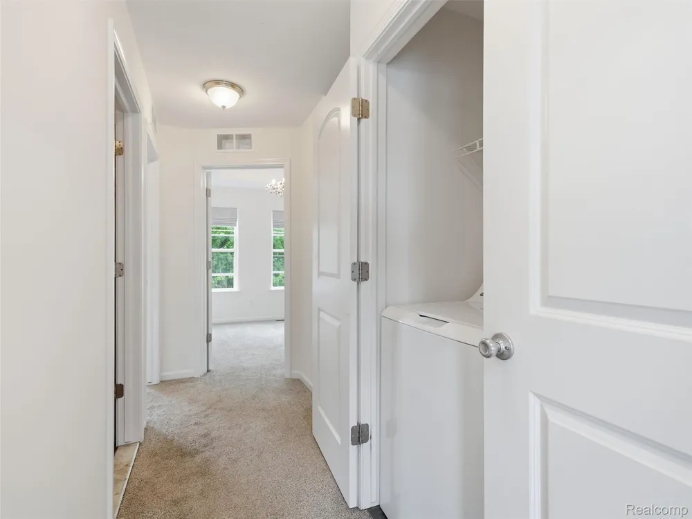 5927 Picall Drive Troy City, MI 48098