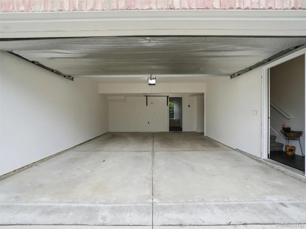 5927 Picall Drive Troy City, MI 48098