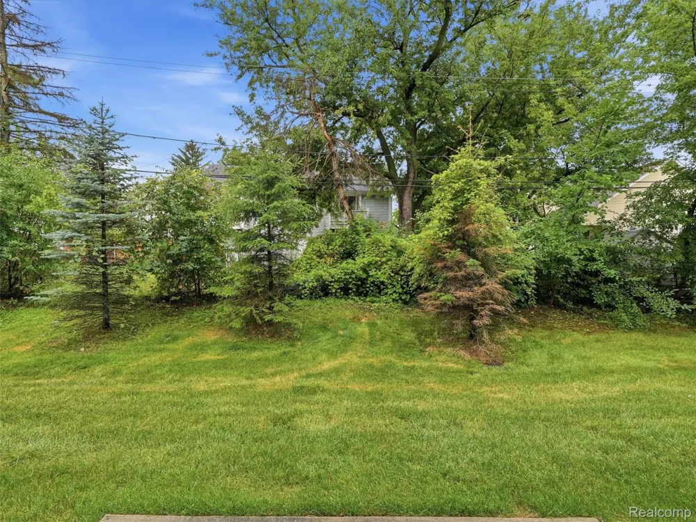 5927 Picall Drive Troy City, MI 48098